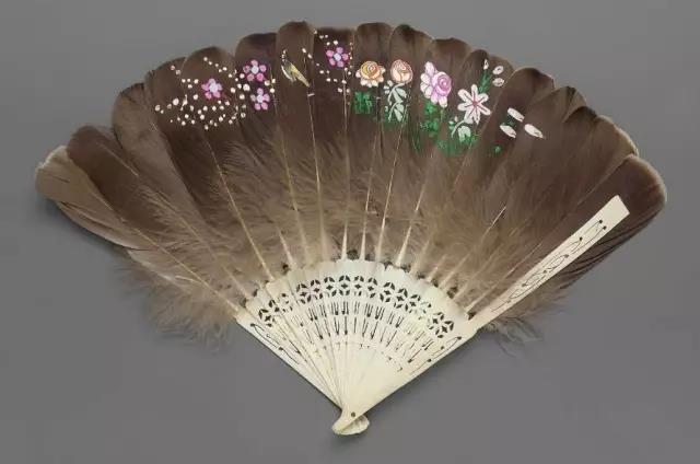 一把扇子風(fēng)情萬種：搖出最美的家佳樂文學(xué)！