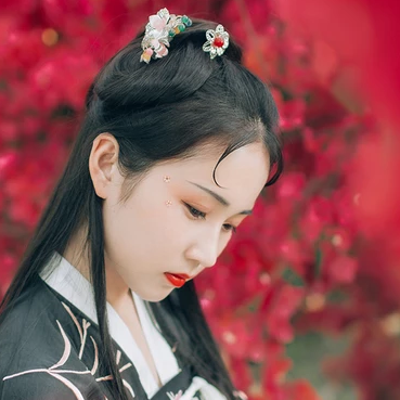 嬌艷紅花女生頭像，唯美古風(fēng)真人頭像