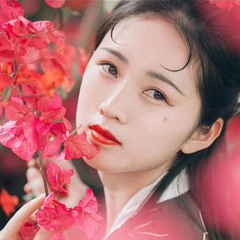 嬌艷紅花女生頭像，唯美古風(fēng)真人頭像