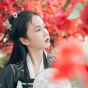 嬌艷紅花女生頭像，唯美古風(fēng)真人頭像