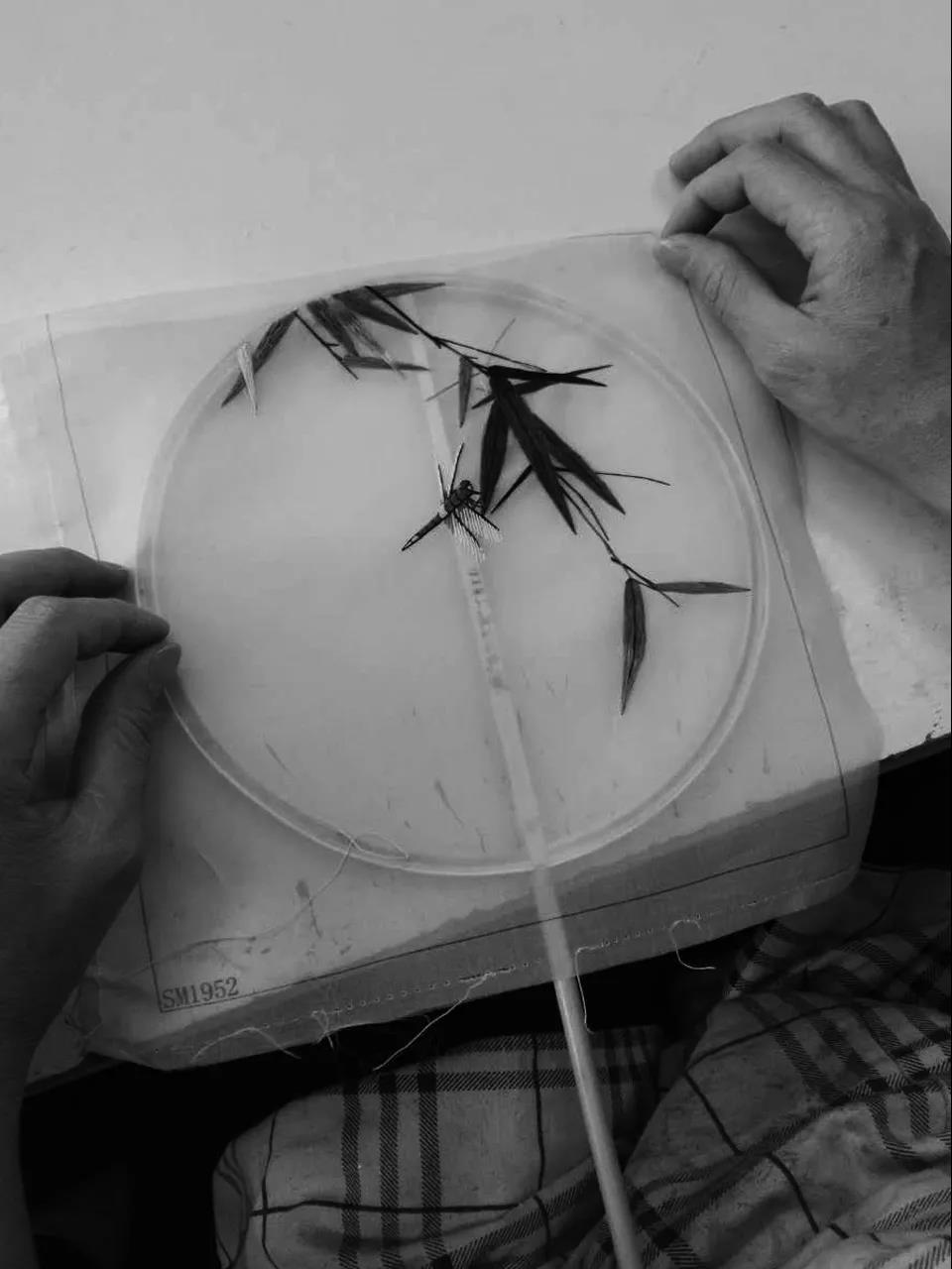 扇子制作流程：體驗(yàn)傳統(tǒng)工匠的精工細(xì)作