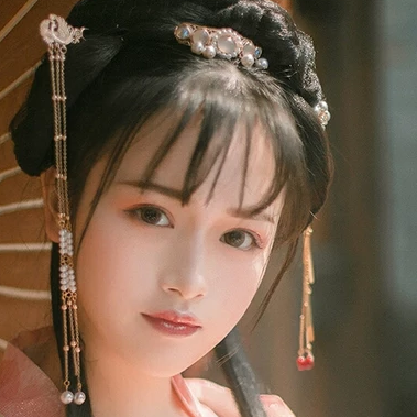 文藝粉紗裙帶傘女生頭像，唯美古風(fēng)真人頭像