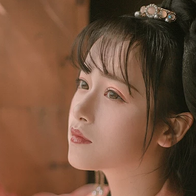 文藝粉紗裙帶傘女生頭像，唯美古風(fēng)真人頭像