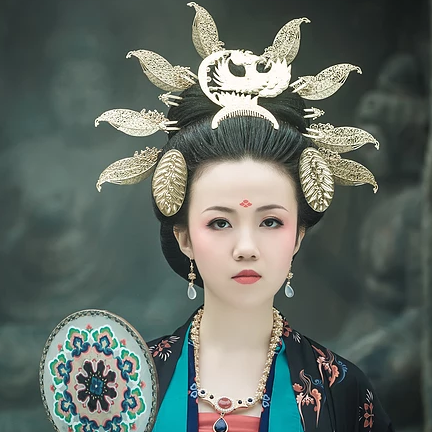 精致古典女生真人頭像，持扇古風(fēng)頭像