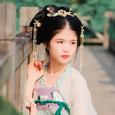 荷香滿溢女生頭像，持扇古風(fēng)頭像
