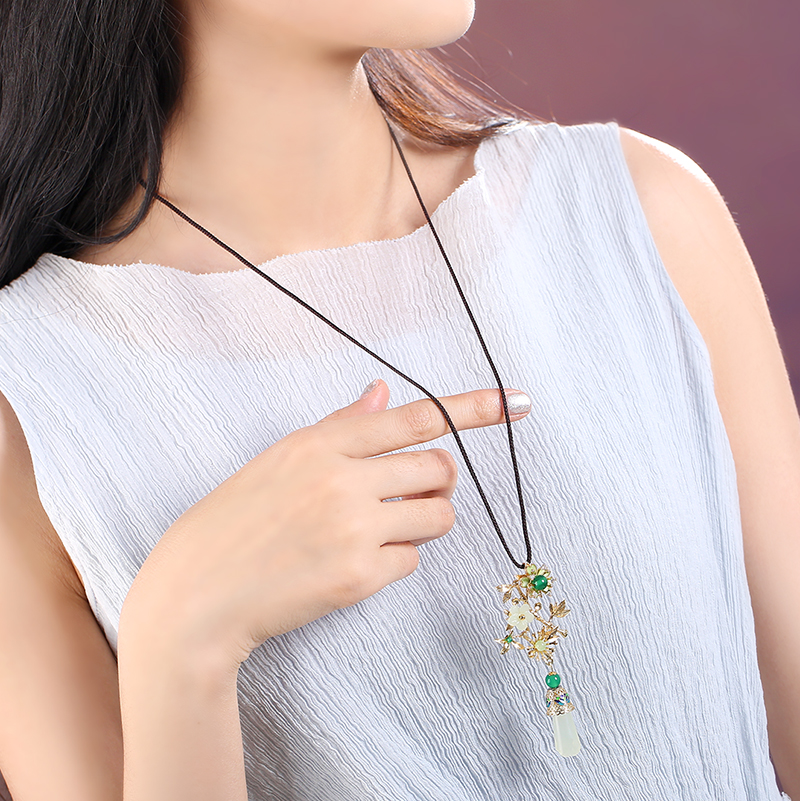 玉蘭花吊墜項(xiàng)鏈，清新岫玉毛衣鏈