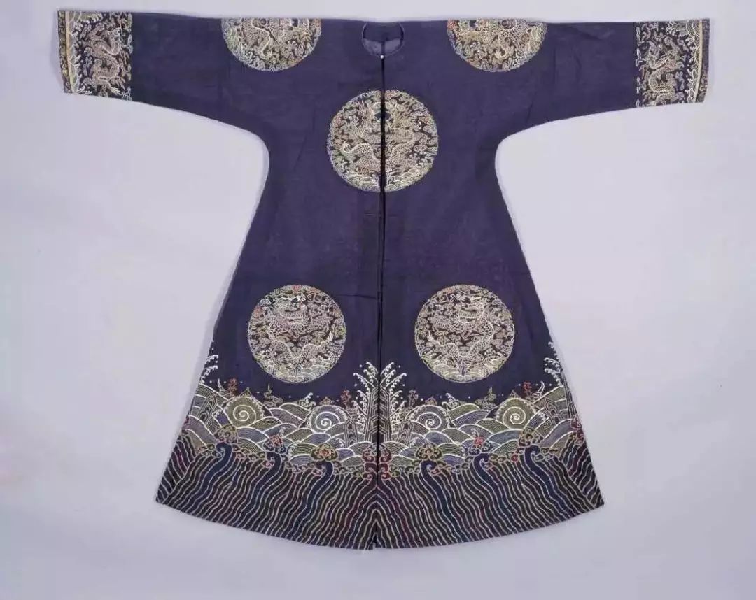 宮中古裝的分類：原來(lái)皇帝龍袍這么多講究