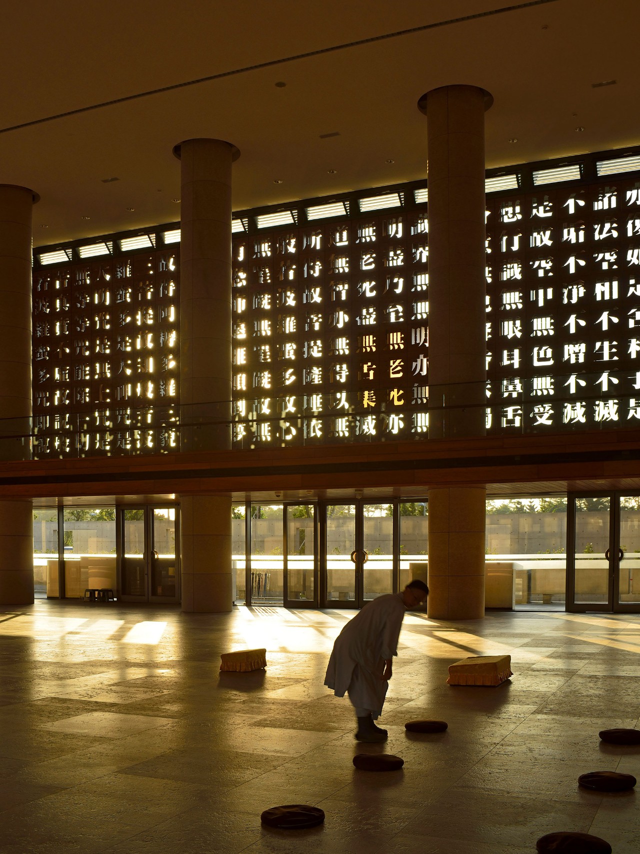 28000m2神秘寺廟-水月道場，吸引百萬人朝拜