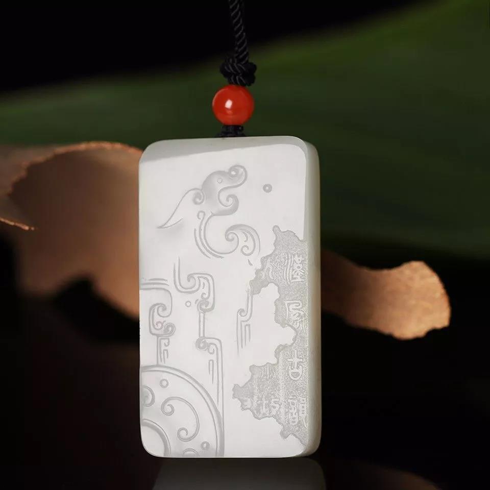 探討和田玉玉牌：和田玉規(guī)則牌形卻有一缺口？