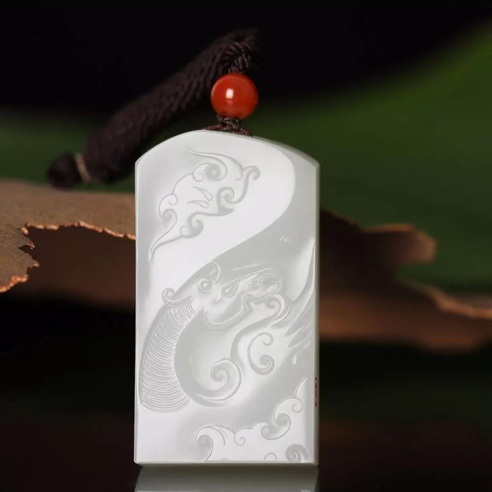 探討和田玉玉牌：和田玉規(guī)則牌形卻有一缺口？