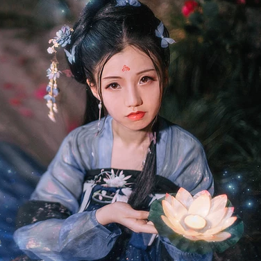 星空嬌艷女生頭像：唯美古風真人頭像