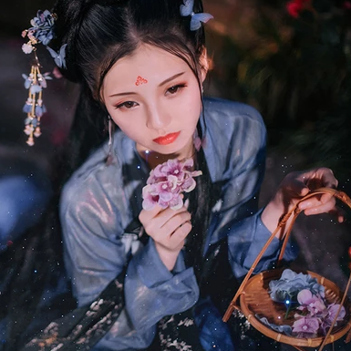 星空嬌艷女生頭像：唯美古風真人頭像