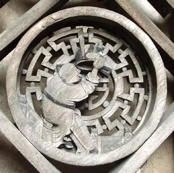 品味木雕藝術(shù)：感受中式老房的匠心之美！