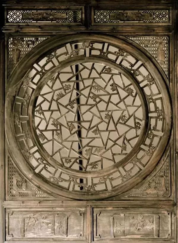 品味木雕藝術(shù)：感受中式老房的匠心之美！