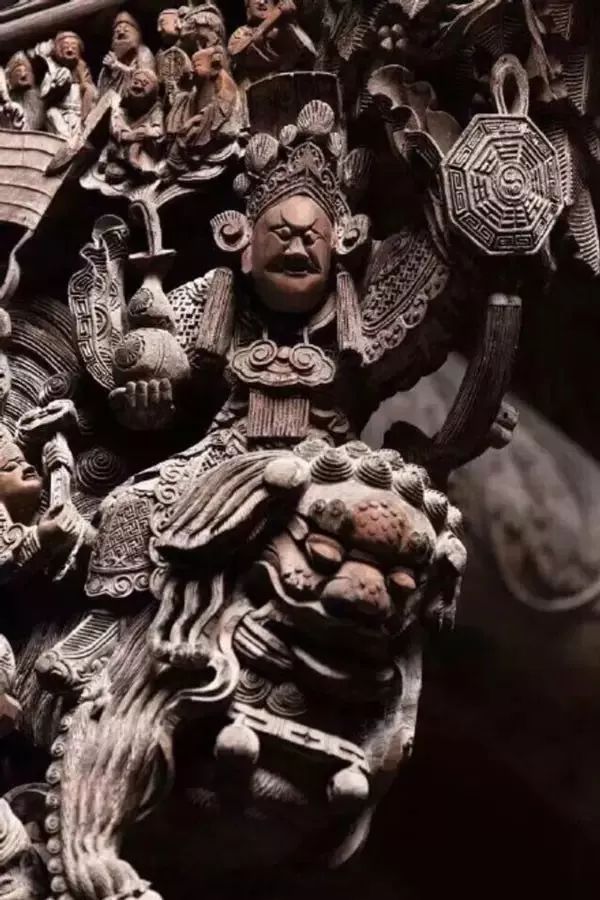 品味木雕藝術(shù)：感受中式老房的匠心之美！