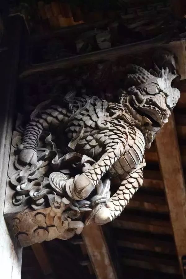 品味木雕藝術(shù)：感受中式老房的匠心之美！