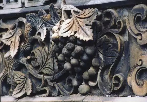 品味木雕藝術(shù)：感受中式老房的匠心之美！