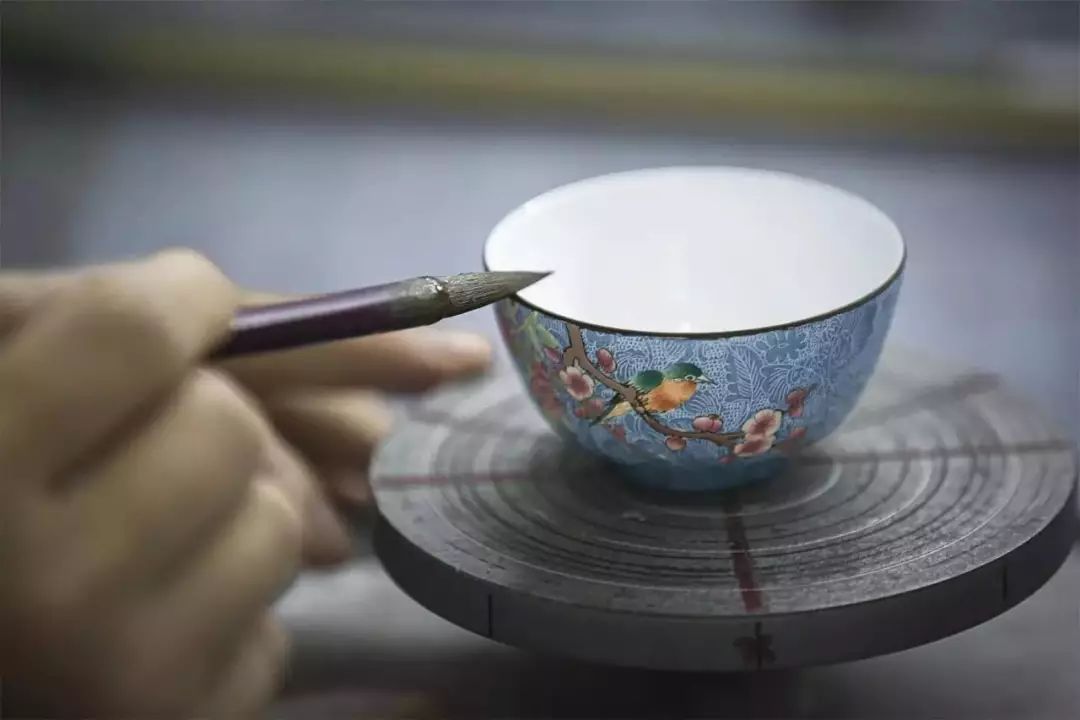 粉彩扒花工藝：細膩絕妙的陶瓷工藝！