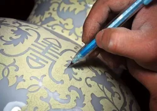 粉彩扒花工藝：細膩絕妙的陶瓷工藝！