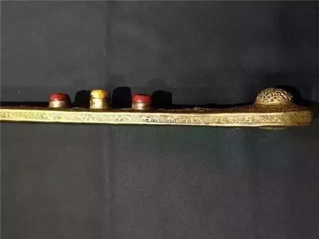 老牧民手中的藏刀，古代兵器太美!