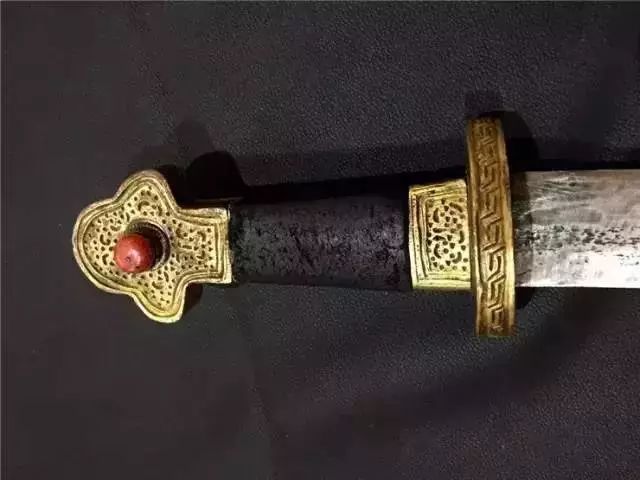 老牧民手中的藏刀，古代兵器太美!