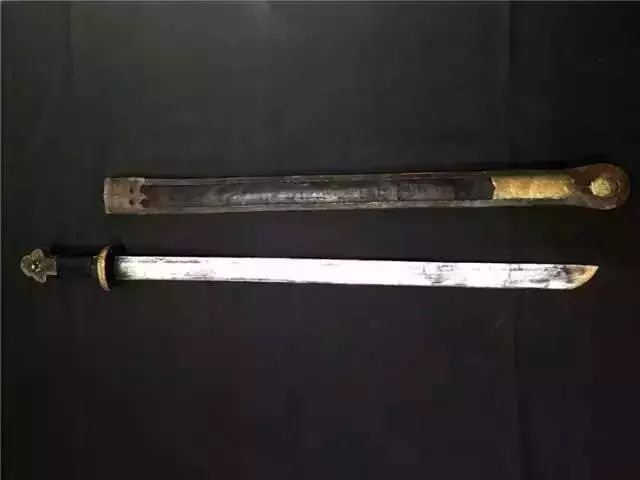 老牧民手中的藏刀，古代兵器太美!