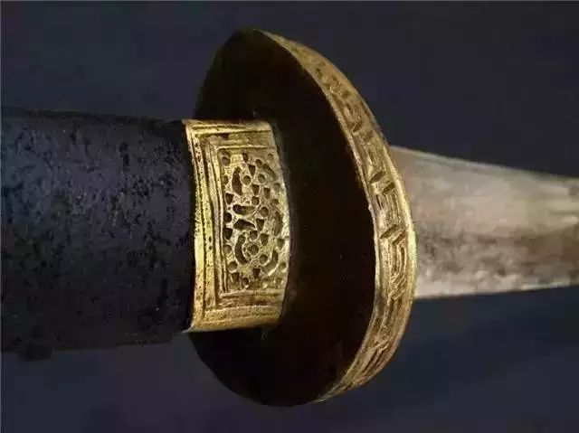 老牧民手中的藏刀，古代兵器太美!