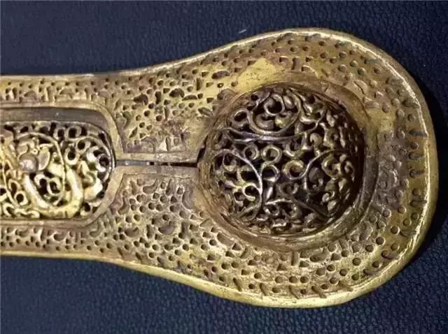 老牧民手中的藏刀，古代兵器太美!