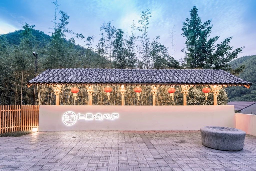 安吉·仁里息心廬，擁泉而居枕山而眠!