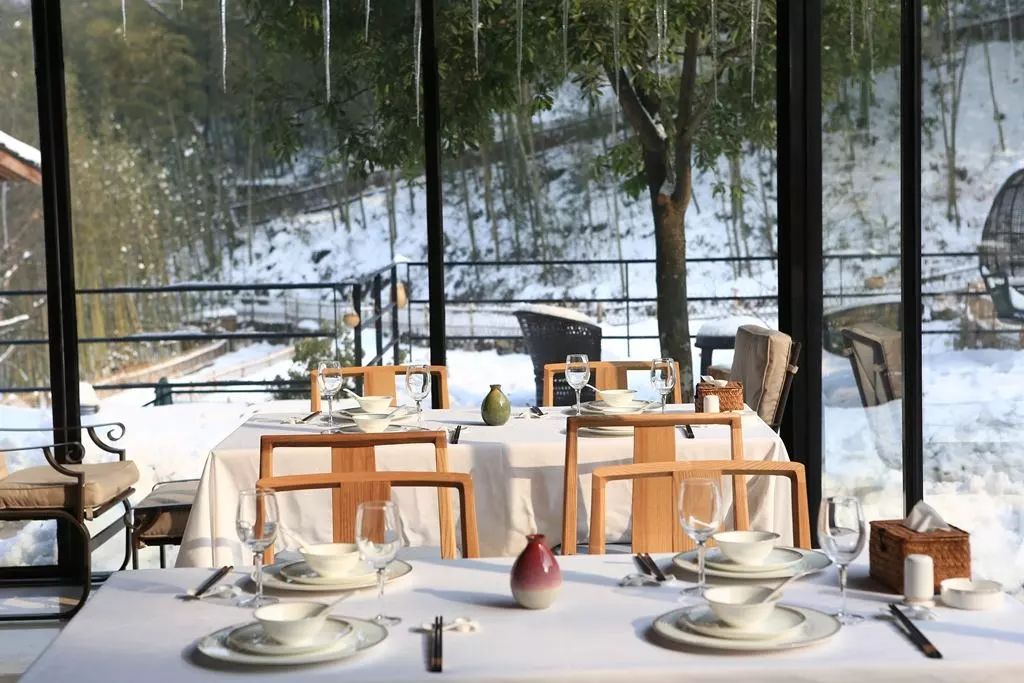 安吉·仁里息心廬，擁泉而居枕山而眠!