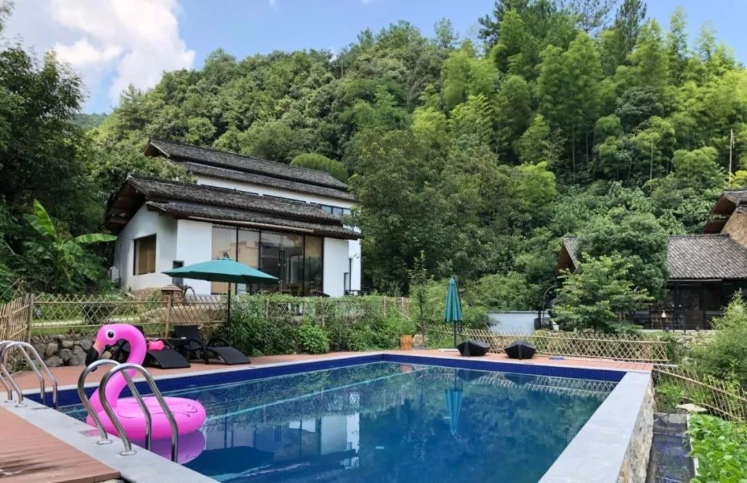 安吉·仁里息心廬，擁泉而居枕山而眠!