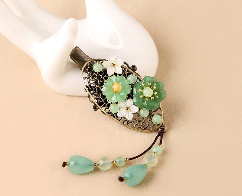 一款淡綠系的古銅發(fā)夾，優(yōu)雅別致古風(fēng)頭飾