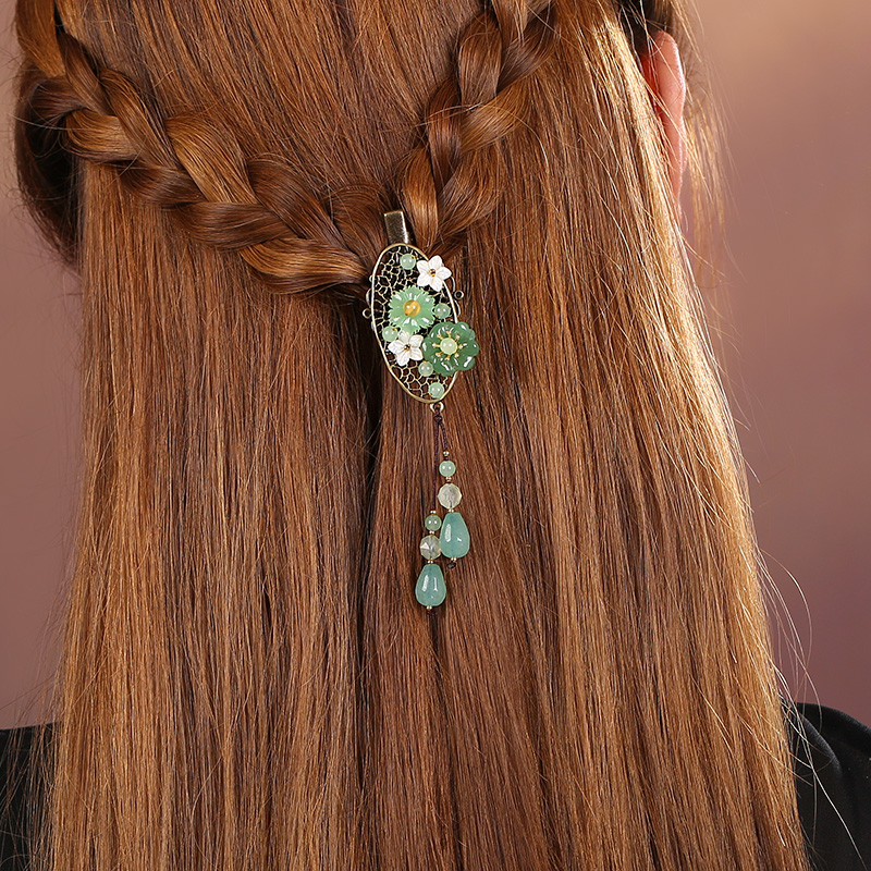 一款淡綠系的古銅發(fā)夾，優(yōu)雅別致古風(fēng)頭飾