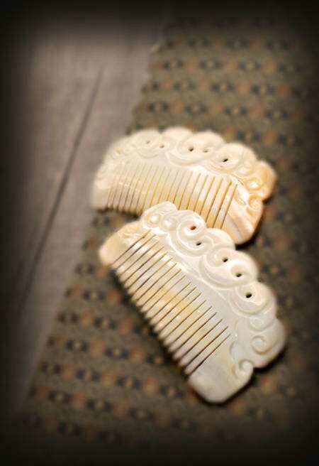 一組古風(fēng)梳子飾品，品味古典韻味之美