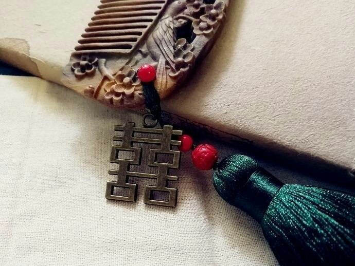 一組古風(fēng)梳子飾品，品味古典韻味之美