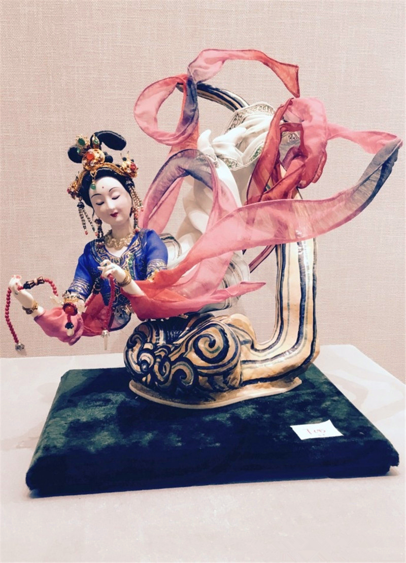 中國傳統(tǒng)工藝品，絹人