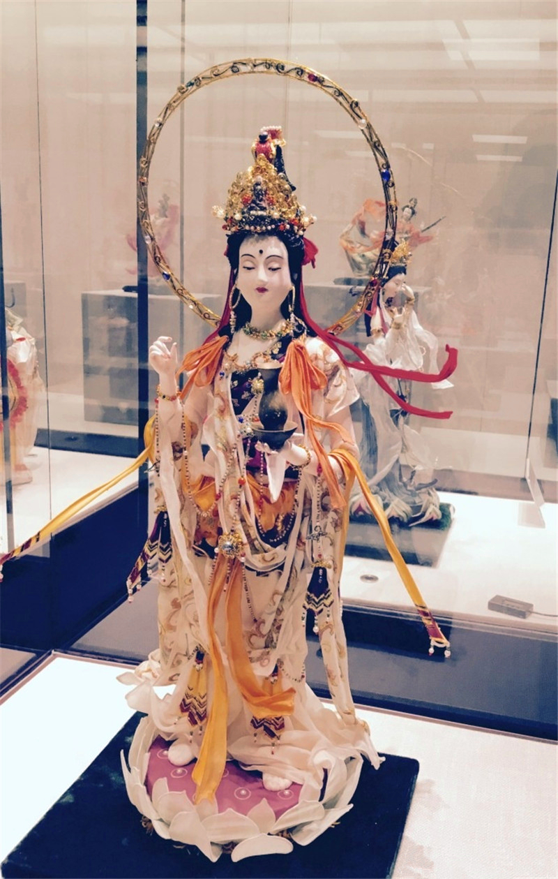 中國傳統(tǒng)工藝品，絹人