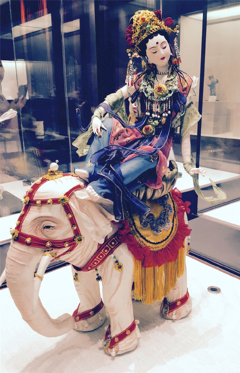 中國(guó)傳統(tǒng)工藝品，絹人