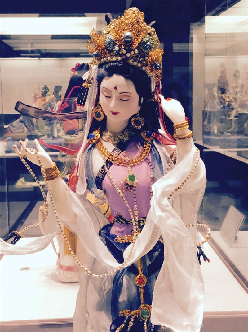 中國傳統(tǒng)工藝品，絹人