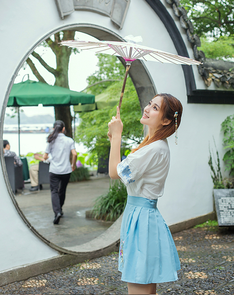 漢元素交領(lǐng)傳統(tǒng)刺繡夏套裝