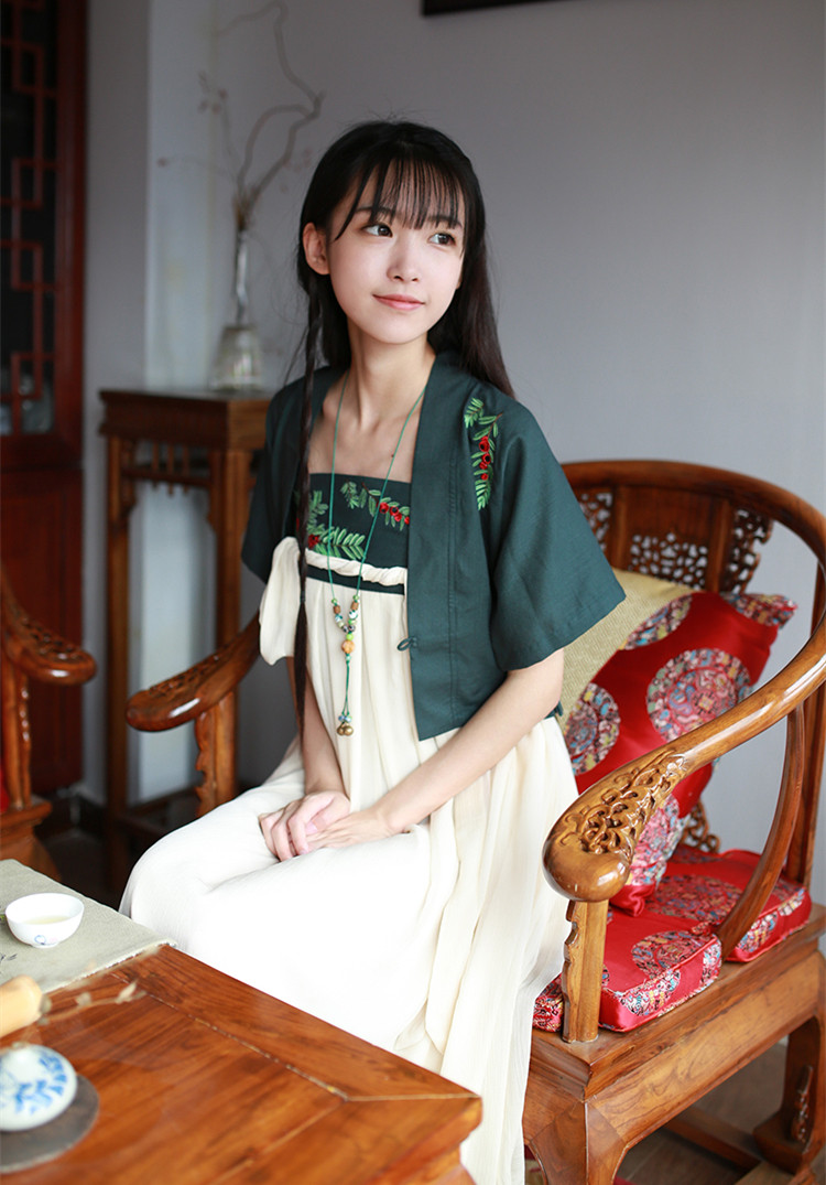 家佳樂(lè)文學(xué)繡花日常漢元素對(duì)襟短款上襦