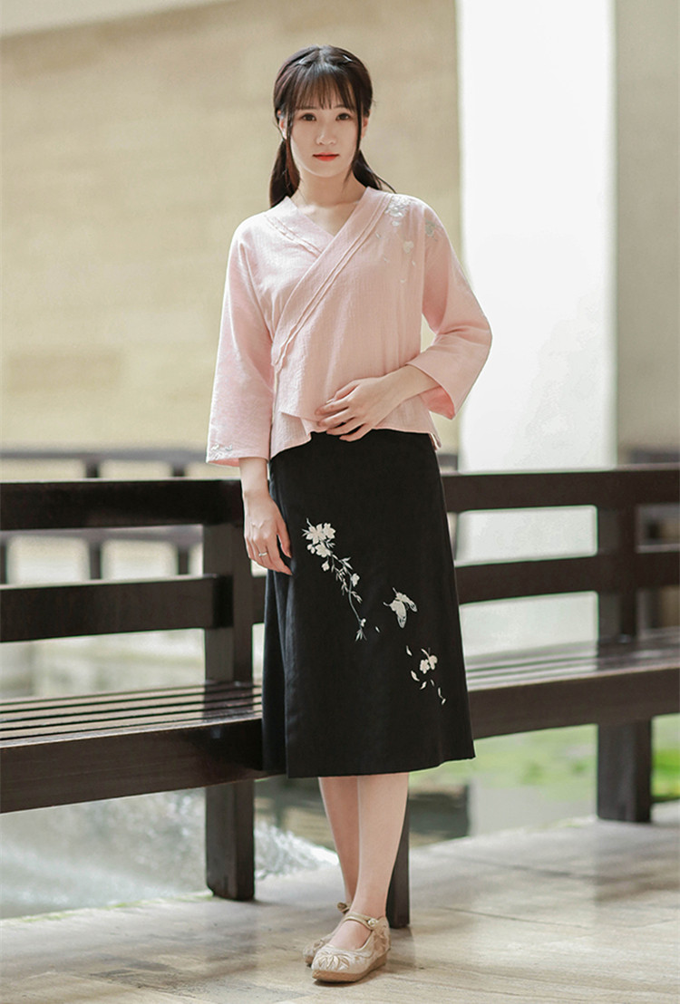 家佳樂文學(xué)設(shè)計(jì)刺繡漢元素交領(lǐng)棉麻上衣