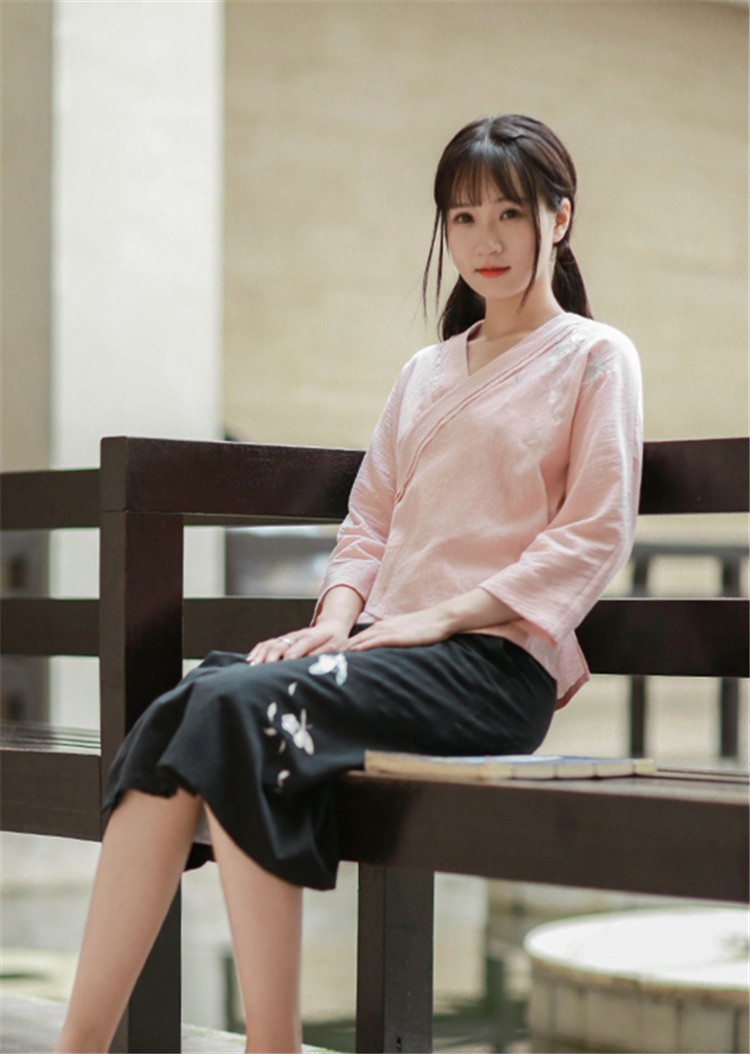 家佳樂文學(xué)設(shè)計(jì)刺繡漢元素交領(lǐng)棉麻上衣