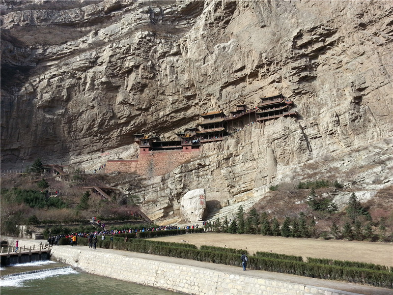 懸空寺半天高，三根馬尾空中吊