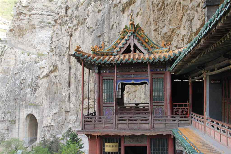 懸空寺半天高，三根馬尾空中吊