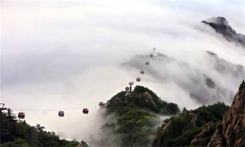 洛陽(yáng)欒川老君山云霧中如仙境