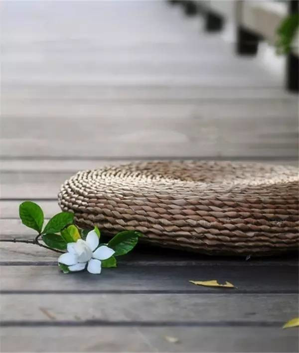 品茶牌佛之常用物，蒲團