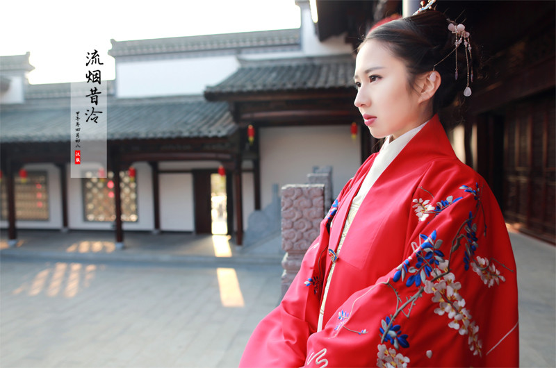 閨蜜漢服滿繡明制披風