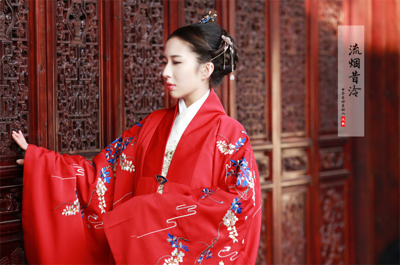 閨蜜漢服滿繡明制披風