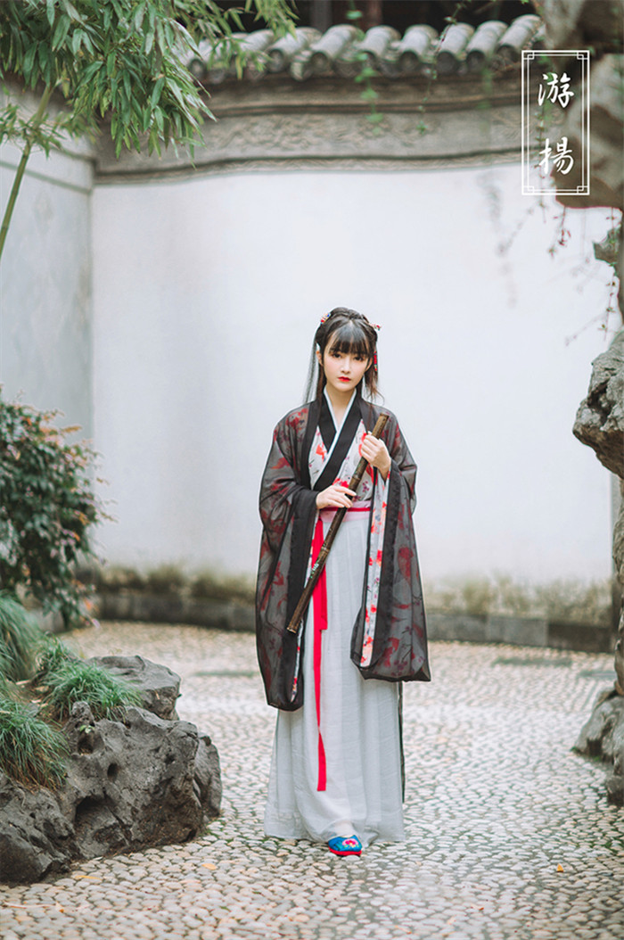 錦鯉漢服交領廣袖一片式穿孔襦裙